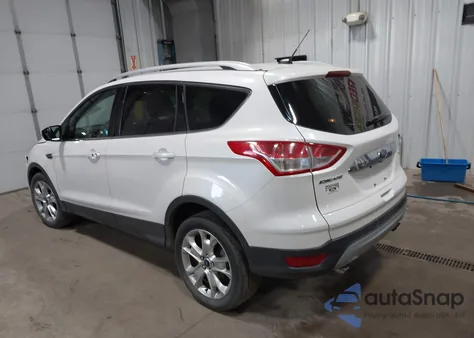 2015 Ford Escape Titanium z USA, uszkodzony, nr VIN 1FMCU9JX9FUB12732